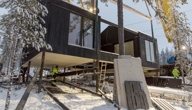 Tree Hotel 7th room – kronan på verket